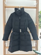 Taliowany płaszcz puchowy Zara Basic S czarny, z paskiem