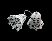 Zawieszka szydełkowa na choinkę dzwonek 9cm biały (Z130)