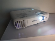 Projektor Epson 3LCD. 3300 ANSI 1280X800 100 % sprawny