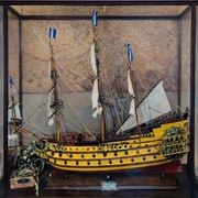 Model statku Soleil Royal 1669 w gablocie 97x89x34 cm