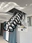 Schody strychowe automatyczne sterowane pilotem 70x120