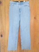 Jasne jeans z poszarpanymi nogawkami, boho, house denim, straight, proste