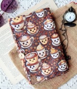 Wodoodporne etui na książkę: jesienna kawa