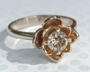 pierścionek kolorowym brylantem 0.61ct r13 diament