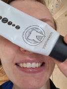 Pasta wybielająca z węglem aktywnym i witaminą B12