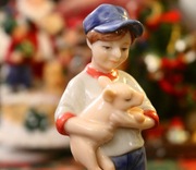 FIGURKA -CHŁOPIEC Z PROSIAKIEM-BING&GRONDHAL limitowana 2003