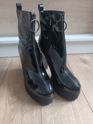 Czarne lakierowane botki 