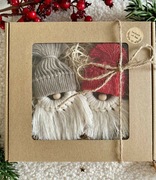 Świąteczny zestaw prezentowy zawieszki na choinkę z makramy 