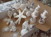 Ozdóby świąteczne ręcznie robionych, szydełkowanych białe/srebrne 26 szt.