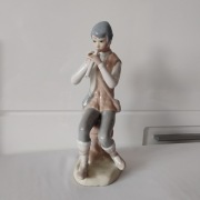 Figurka porcelanowa „Chłopak grający na flecie” Casades