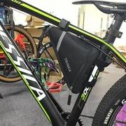 TRÓJKĄTNA TORBA ROWEROWA