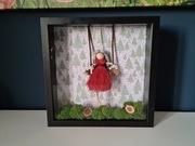 Lalka ze sznurka ramka handmade rękodzieło 