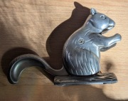 Dziadek do orzechów wiewiórka  aluminium 