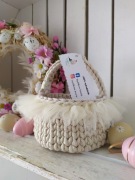 Koszyczek wielkanocny szydełkowy beżowy dla dziewczynki nowy rękodzieło