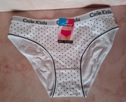 Białe majtki w czarne kropki