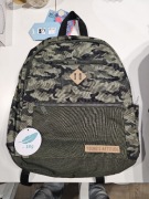 Auchan prezentuje plecak szkolny Young Attitude moro