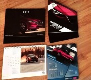 4 kalendarze marki Mazda z lat 2014-202