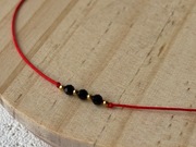 bransoletka ochronna z Turmalinem na czerwonym sznurku 