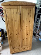 Szafa sosnowa z litego drewna