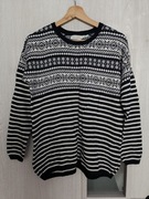 Miły i ciepły sweter damski kolor biało/granatowy firma H&M rozmiar L