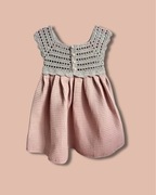 Sukienka handmade dla dziewczynki szydełkowa góra i różowy dół typu waffle