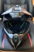 Sprzedam kask Airoh Twist 3 w rozmiarze XL (61-62 cm).
