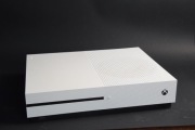 Xbox One S z kontrolerem Xbox-1697