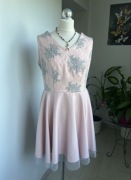 Nowa pastelowa sukienka Forti - koronkowa góra - rozmiar L/XL