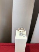 Pierścionek złoty z diamentem 