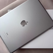 Srebrny iPad 10.2 (9 gen.)