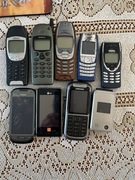 Zestaw starych telefonów