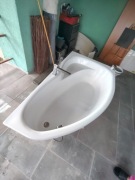 Wanna narożna z baterią