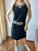 Czarna elegancka sukienka z kryształkami 36 mała czarna z ozdobnym dekoltem