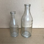 Stara zabytkowa bogato sygnowana butelka na mleko