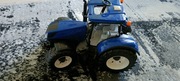 Duży ciągnik new holland