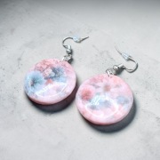 Kolczyki handmade z gliny polimerowej i żywicy – unikatowe, kwiatowe wzory