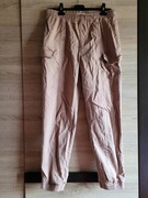 Sinsay joggery bojówki karmelowe beżowe kieszenie militarne 40 L