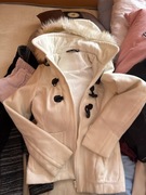 Biały płaszczyk z kapturem