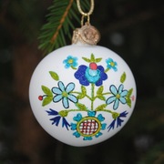 Bombka szklana z motywem haftu kaszubskiego (mała) - polskie rękodzieło