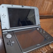KONSOLA NEW NINTENDO 3DS XL CZARNA , ŁADOWARKA , RYSIK , PUDEŁKO