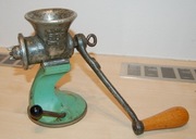 Zabytkowa angielska maszynka do mięsa młynek