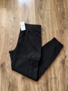 Czarne joggery 4F męskie M nieocieplone z bocznymi kieszeniami 957