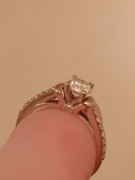 Pierścionek zaręczynowy z diamentem