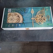 Zegar ścienny z wahadłem UGEARS zestaw modelarski