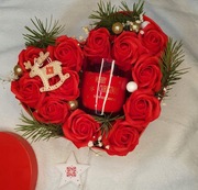 Zestaw prezentowy z świecą, świąteczny, róże mydlane Flowerbox