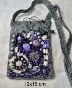 Torebka ręcznie robiona z naszywanymi perłami, granatami, agatami.
