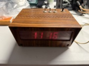 Stary PRL zegar elektryczny Quartz