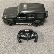 Samochód Mercedes z pilotem, wymiary 15 cm na 35 cm, wszystko działa
