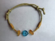 bransoletka z bursztynem i inicjałem Jablonex