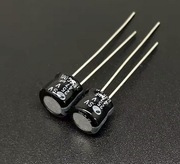 Kondensator 47uF/25V, elektrolityczny, niskoprofilowy, 6x5 mm, 2 sztuki